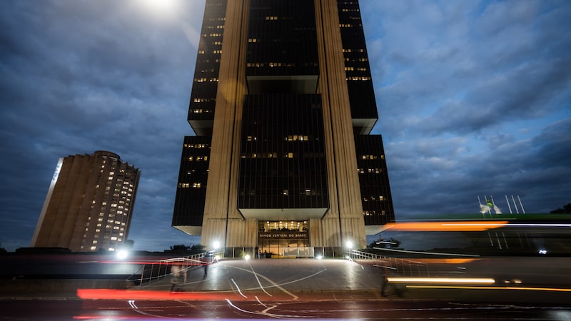 Brasil mantiene la tasa en 15% ante previsiones de inflación persistentemente altas Brasil mantiene la tasa en 15% ante previsiones de inflación persistentemente altas