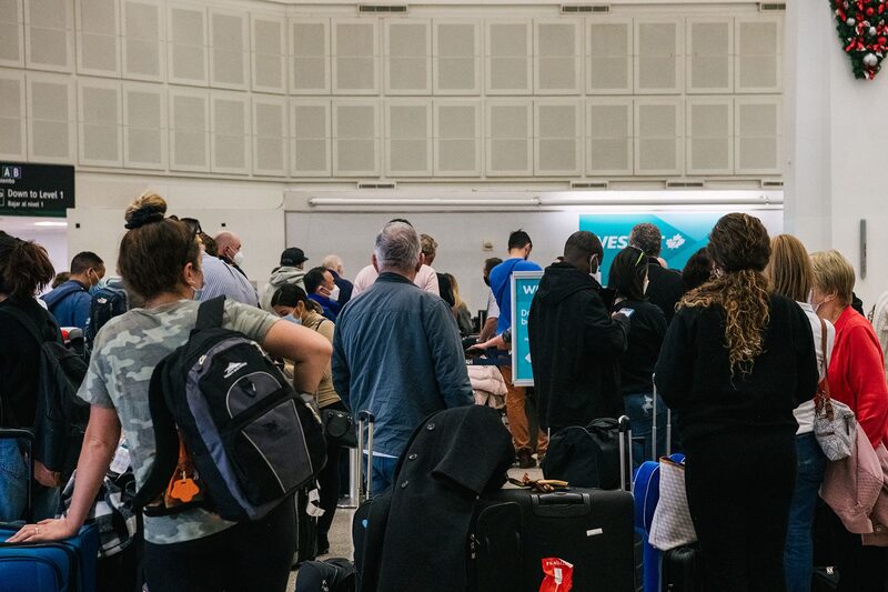 Falta de pessoal afeta fluxo de passageiros no aeroporto de Houston, Texas Falta de pessoal afeta fluxo de passageiros no aeroporto de Houston, Texas