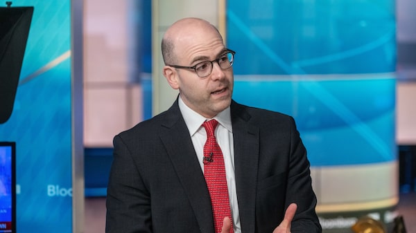 La Fed corre el riesgo de una recesión si no reduce más las tasas de interés, dice Miran La Fed corre el riesgo de una recesión si no reduce más las tasas de interés, dice Miran