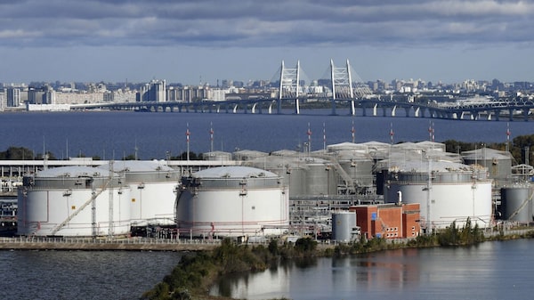 El Tesoro de EE.UU. da luz verde a la venta de más petróleo ruso El Tesoro de EE.UU. da luz verde a la venta de más petróleo ruso