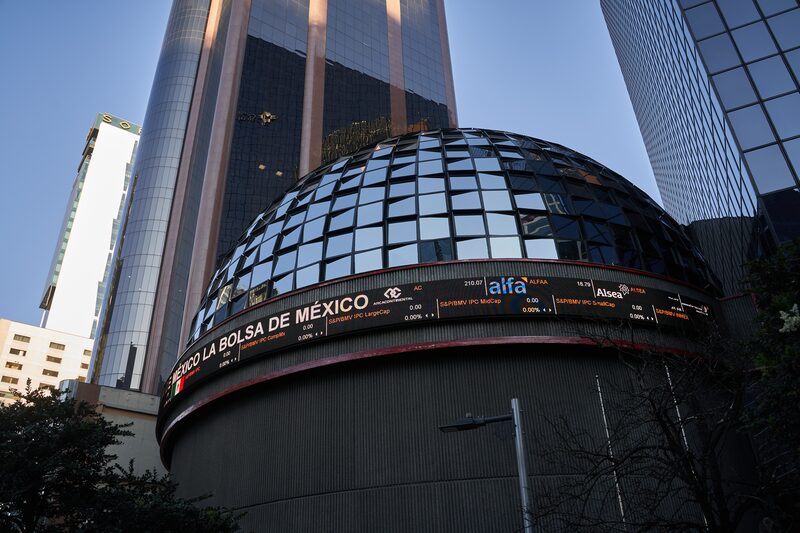 Mexico Peso Slides More Than 2% Leading Emerging Market Losses On Tariffs Mexico Peso Slides More Than 2% Leading Emerging Market Losses On Tariffs