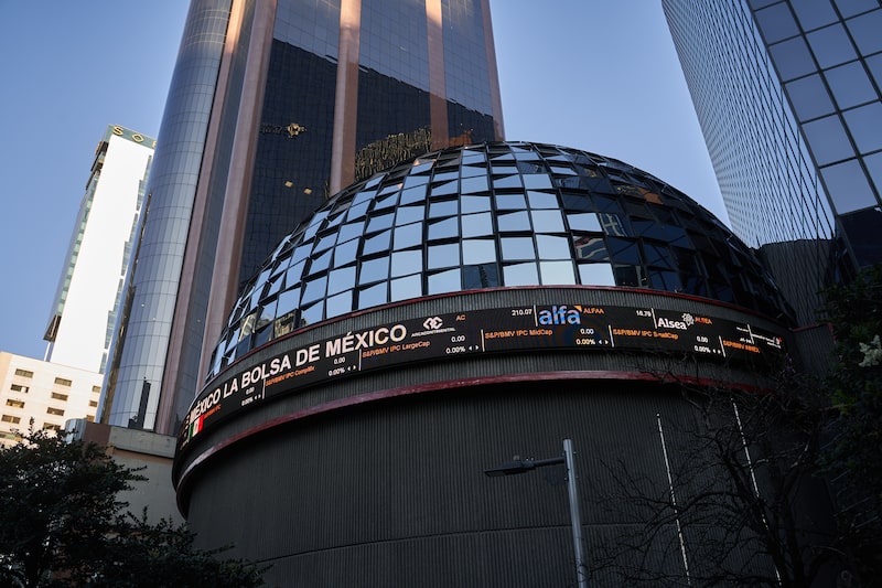 Mexico Peso Slides More Than 2% Leading Emerging Market Losses On Tariffs Mexico Peso Slides More Than 2% Leading Emerging Market Losses On Tariffs