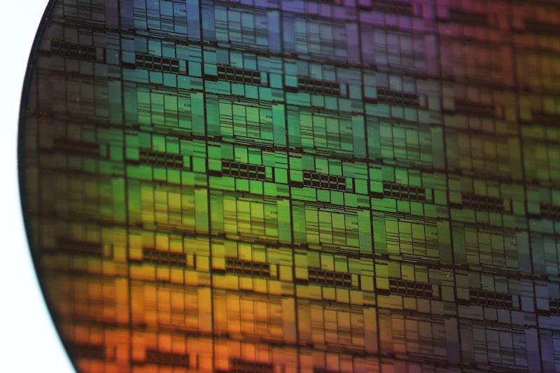 Prototipo de una oblea Rapidus de 300 mm expuesto en la feria Semicon Japan. Fotógrafo: Kiyoshi Ota/Bloomberg. Prototipo de una oblea Rapidus de 300 mm expuesto en la feria Semicon Japan. Fotógrafo: Kiyoshi Ota/Bloomberg.