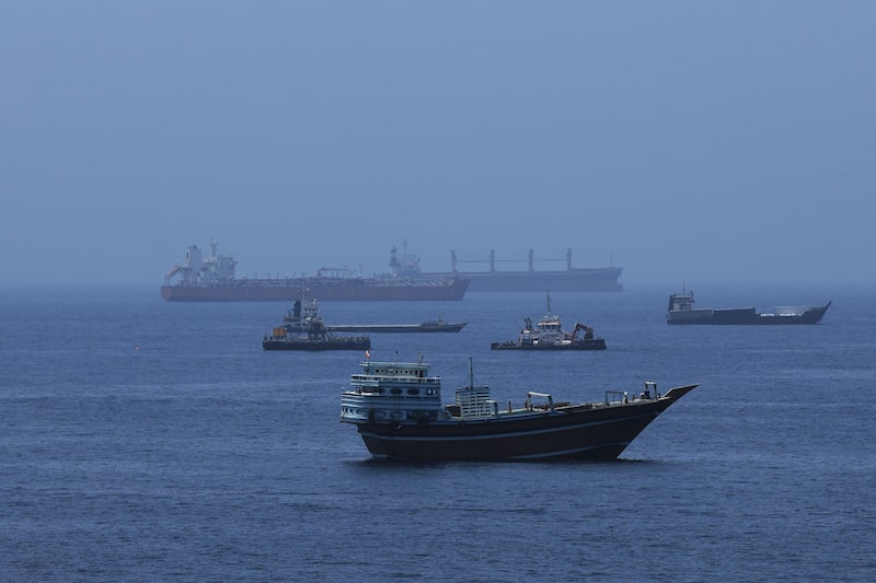 Cargueros comerciales y petroleros de crudo en el golfo de Omán en junio. Foto: Shady Alassar/Anadolu/Getty Images. Cargueros comerciales y petroleros de crudo en el golfo de Omán en junio. Foto: Shady Alassar/Anadolu/Getty Images.