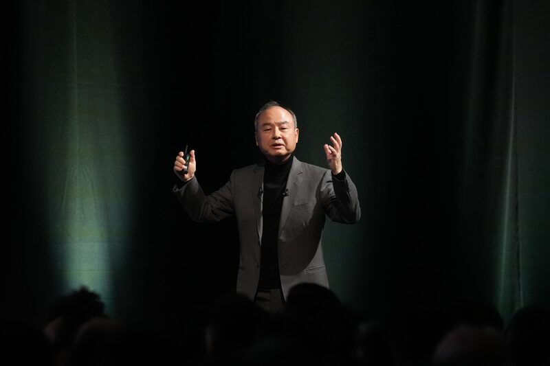 O fundador do SoftBank Masayoshi Son disse que está preparado para fazer sua próxima aposta em tecnologia O fundador do SoftBank Masayoshi Son disse que está preparado para fazer sua próxima aposta em tecnologia