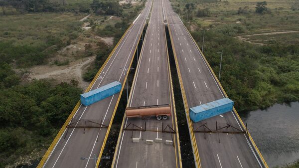 Petro y Maduro abrirían la frontera el 8 de agosto por presión comercial Petro y Maduro abrirían la frontera el 8 de agosto por presión comercial