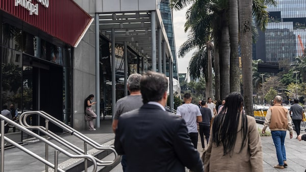 Fundos hedge encolhem no Brasil e gestores migram para os grandes bancos Fundos hedge encolhem no Brasil e gestores migram para os grandes bancos