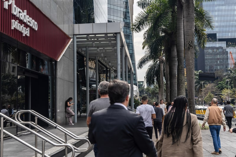 Juros elevados e a maior atratividade da renda fixa têm pressionado a indústria de fundos multimercados no Brasil. Juros elevados e a maior atratividade da renda fixa têm pressionado a indústria de fundos multimercados no Brasil.