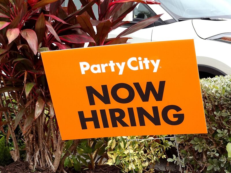 Para trabalhadores do setor de educação e saúde, os salários cresceram 7,3% em setembro, e no setor de transporte e armazenamento, o crescimento dos salários é de 8,6% ano a ano Para trabalhadores do setor de educação e saúde, os salários cresceram 7,3% em setembro, e no setor de transporte e armazenamento, o crescimento dos salários é de 8,6% ano a ano