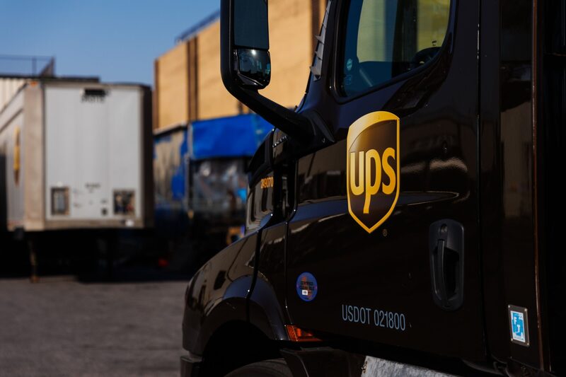 Los Teamsters dejaron claro desde el principio que no aceptarían ninguna propuesta que mantuviera la doble vía salarial establecida en el último convenio. Los Teamsters dejaron claro desde el principio que no aceptarían ninguna propuesta que mantuviera la doble vía salarial establecida en el último convenio.