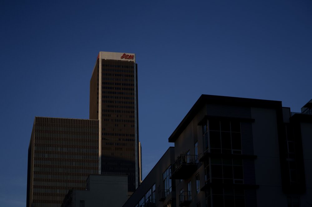 O edifício Aon Center em Los Angeles foi vendido recentemente por US$ 147,8 milhões. Fonte: Bloomberg O edifício Aon Center em Los Angeles foi vendido recentemente por US$ 147,8 milhões. Fonte: Bloomberg