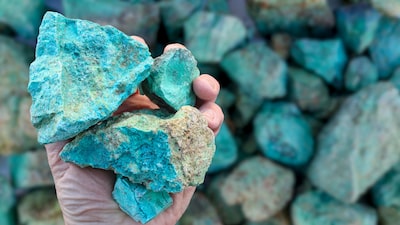 Minerais críticos: como investir em cobre e terras raras com o avanço da IA Minerais críticos: como investir em cobre e terras raras com o avanço da IA
