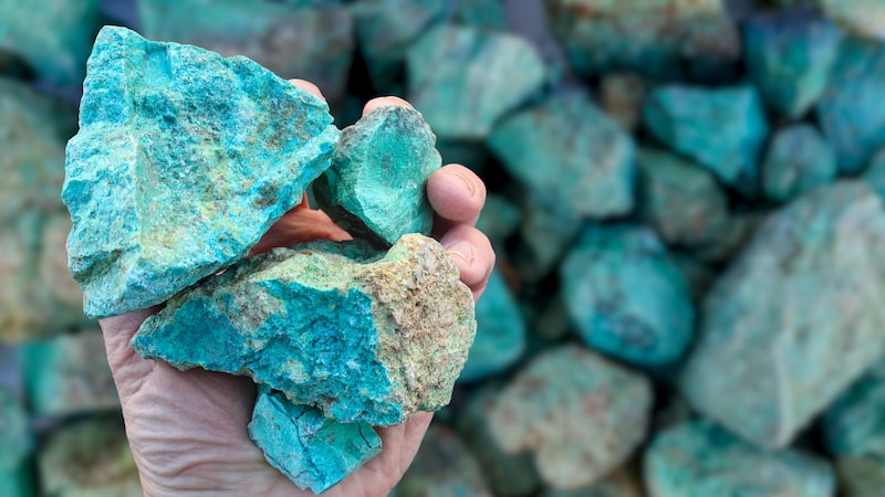 Minerais críticos: como investir em cobre e terras raras com o avanço da IA Minerais críticos: como investir em cobre e terras raras com o avanço da IA