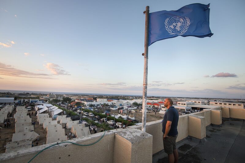 Una bandera de la ONU ondea en un campamento de refugiados palestinos Una bandera de la ONU ondea en un campamento de refugiados palestinos