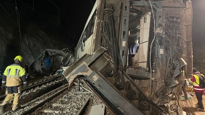 Colisión de dos trenes de alta velocidad en España deja 39 muertos y más de 100 heridos Colisión de dos trenes de alta velocidad en España deja 39 muertos y más de 100 heridos