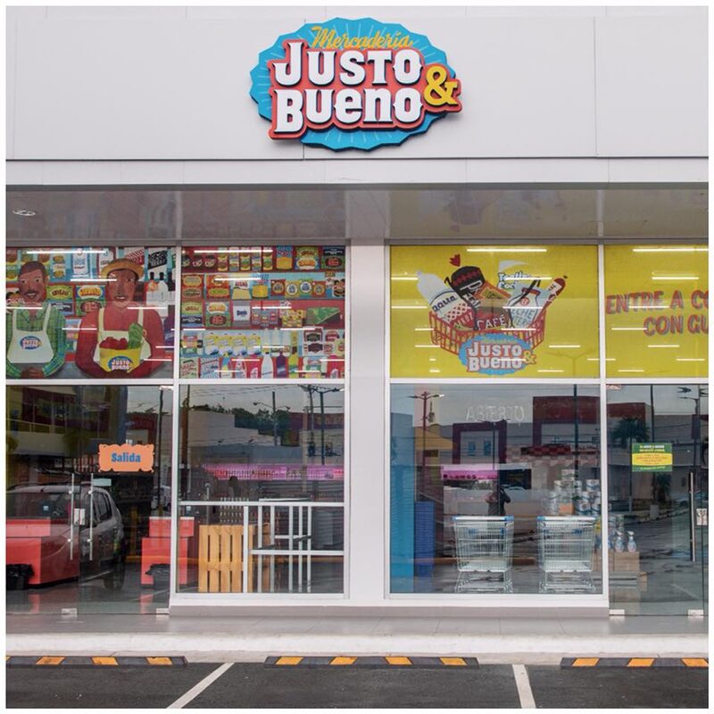 Tienda de cadena minorista de supermercados Justo & Bueno, en Panamá Tienda de cadena minorista de supermercados Justo & Bueno, en Panamá