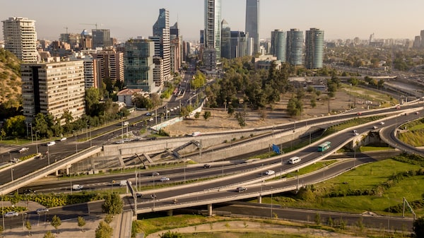 Chile anuncia reajuste de até 54% dos combustíveis e provoca corrida aos postos Chile anuncia reajuste de até 54% dos combustíveis e provoca corrida aos postos