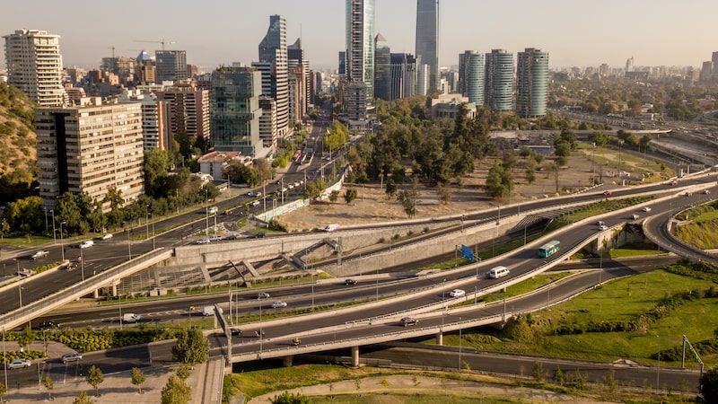 Chile anuncia reajuste de até 54% dos combustíveis e provoca corrida aos postos Chile anuncia reajuste de até 54% dos combustíveis e provoca corrida aos postos