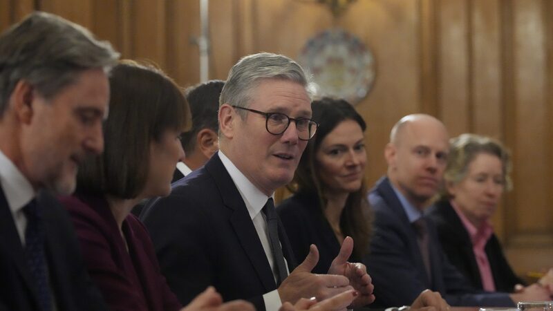 No Reino Unido, líder trabalhista promete revisão ‘radical’ de gastos sociais No Reino Unido, líder trabalhista promete revisão ‘radical’ de gastos sociais