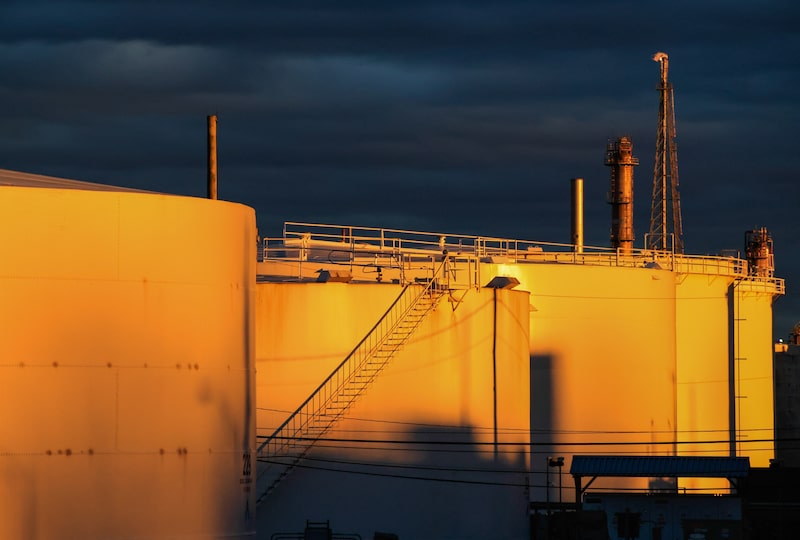 Tanques de almacenamiento en una refinería en Linden, Nueva Jersey. Fotógrafo: Kena Betancur/Bloomberg. Tanques de almacenamiento en una refinería en Linden, Nueva Jersey. Fotógrafo: Kena Betancur/Bloomberg.