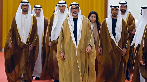 Príncipe herdeiro assume papel central no plano de Abu Dhabi para contornar Ormuz Príncipe herdeiro assume papel central no plano de Abu Dhabi para contornar Ormuz