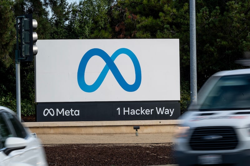 Meta recorta cientos de puestos de trabajo en pleno gasto récord en IA. Meta recorta cientos de puestos de trabajo en pleno gasto récord en IA.