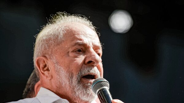 Lula critica al jefe del Banco Central de Brasil por mantener las tasas de interés Lula critica al jefe del Banco Central de Brasil por mantener las tasas de interés