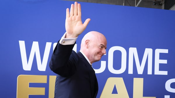Infantino desafía la oposición y mantiene plan para privatizar el negocio comercial de la FIFA Infantino desafía la oposición y mantiene plan para privatizar el negocio comercial de la FIFA