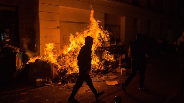 Votantes de Macron migran hacia la extrema derecha por reforma pensional: encuesta Votantes de Macron migran hacia la extrema derecha por reforma pensional: encuesta