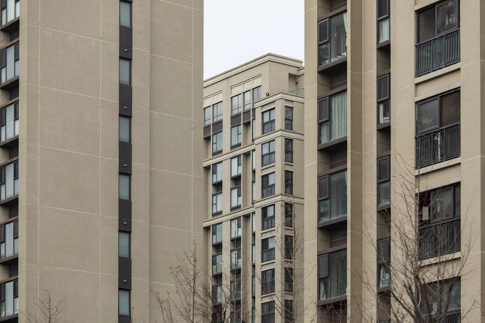 Apartamentos en la propiedad residencial Cloud Atlas, desarrollada por Shimao Group Holdings Ltd., en Shanghái, China, el sábado 8 de enero de 2022. Shimao, un referente del contagio financiero en el asediado sector inmobiliario chino, sufrió el jueves la mayor caída de bonos de su historia después de que un acreedor dijera que una de las unidades promotoras había incumplido un préstamo local. Fotógrafo: Qilai Shen/Bloomberg Apartamentos en la propiedad residencial Cloud Atlas, desarrollada por Shimao Group Holdings Ltd., en Shanghái, China, el sábado 8 de enero de 2022. Shimao, un referente del contagio financiero en el asediado sector inmobiliario chino, sufrió el jueves la mayor caída de bonos de su historia después de que un acreedor dijera que una de las unidades promotoras había incumplido un préstamo local. Fotógrafo: Qilai Shen/Bloomberg