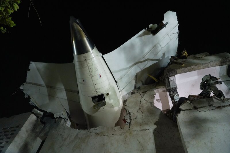 Mann advirtió que sus opiniones no eran oficiales y no estaban corroboradas por los datos o las grabadoras de voz de la cabina, que aún no se han recuperado del lugar. Mann advirtió que sus opiniones no eran oficiales y no estaban corroboradas por los datos o las grabadoras de voz de la cabina, que aún no se han recuperado del lugar.