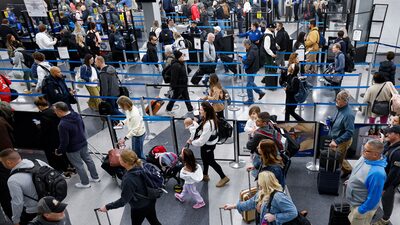 Récord de viajeros en Acción de Gracias pondrá a prueba el sistema aéreo de EE.UU. Récord de viajeros en Acción de Gracias pondrá a prueba el sistema aéreo de EE.UU.