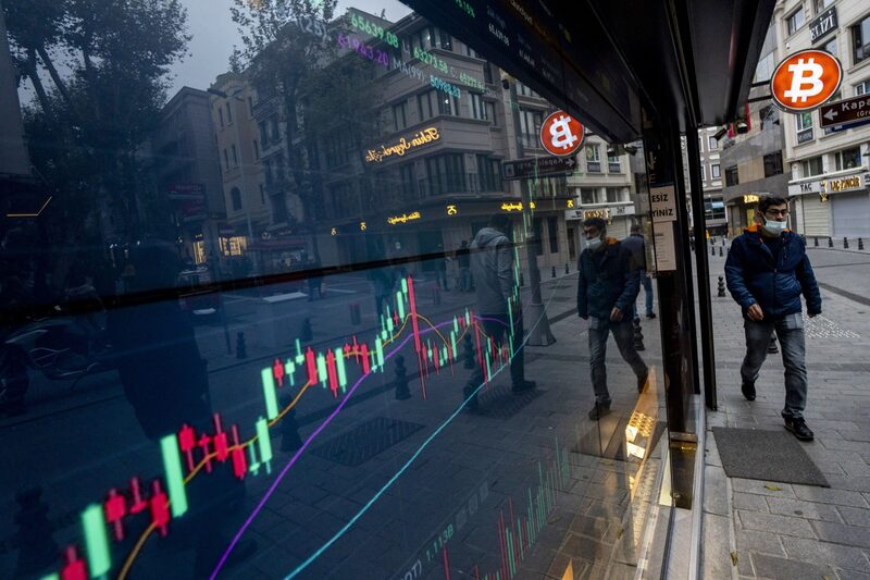 El bitcoin cotizaba a alrededor de US$57.800 el viernes por la mañana en Londres. El bitcoin cotizaba a alrededor de US$57.800 el viernes por la mañana en Londres.