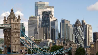 Governo britânico avalia impostos sobre milionários que deixam o país e mansões Governo britânico avalia impostos sobre milionários que deixam o país e mansões