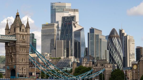 Governo britânico avalia impostos sobre milionários que deixam o país e mansões Governo britânico avalia impostos sobre milionários que deixam o país e mansões