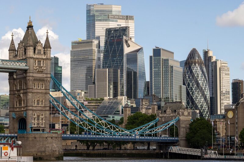 Londres é um dos principais destinos de milionários da Europa, mas enfrenta a perspectiva de aumento de impostos (Foto: Jason Alden/Bloomberg) Londres é um dos principais destinos de milionários da Europa, mas enfrenta a perspectiva de aumento de impostos (Foto: Jason Alden/Bloomberg)