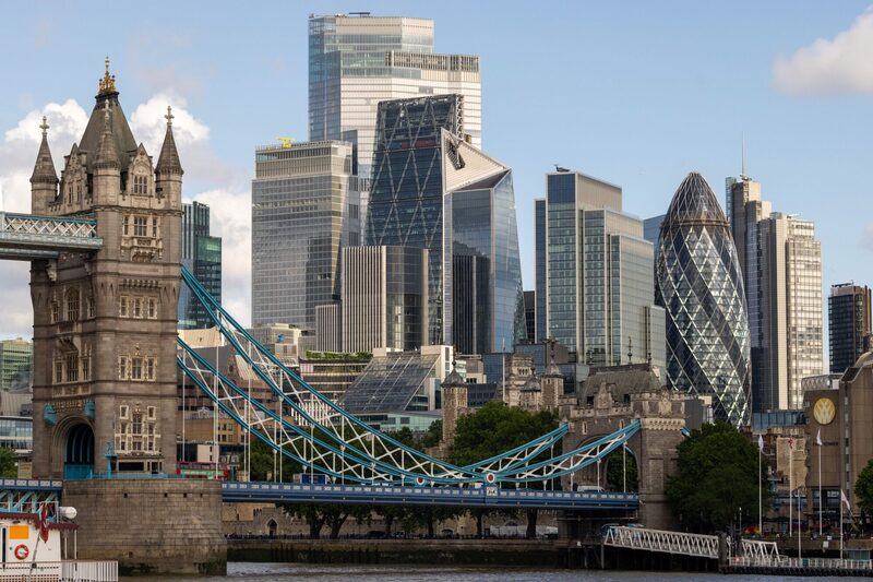 Para algunas empresas, salir a bolsa es una forma de ayudar al crecimiento. Para algunas empresas, salir a bolsa es una forma de ayudar al crecimiento.