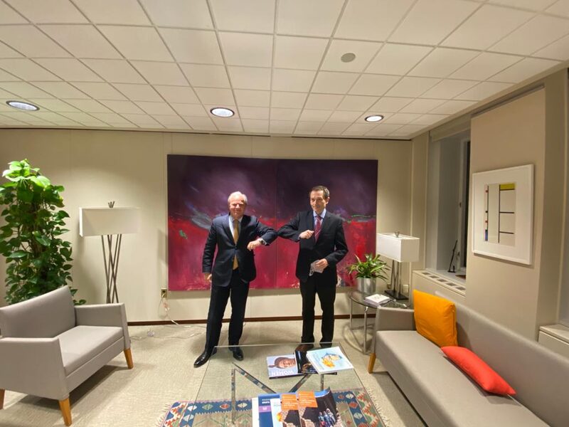 Axel van Trotsenburg y Gustavo Béliz. El director de Operaciones del Banco Mundial y el secretario de Asuntos Estratégicos de la Presidencia de la Nación Argentina. Axel van Trotsenburg y Gustavo Béliz. El director de Operaciones del Banco Mundial y el secretario de Asuntos Estratégicos de la Presidencia de la Nación Argentina.