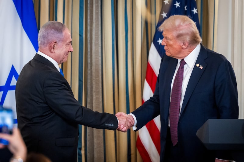 Las negociaciones indirectas entre Estados Unidos e Irán, iniciadas en Omán, se produjeron después de que Trump desplegara fuerzas estadounidenses en el Golfo Pérsico en respuesta a la represión mortal de Teherán contra las protestas internas. Las negociaciones indirectas entre Estados Unidos e Irán, iniciadas en Omán, se produjeron después de que Trump desplegara fuerzas estadounidenses en el Golfo Pérsico en respuesta a la represión mortal de Teherán contra las protestas internas.