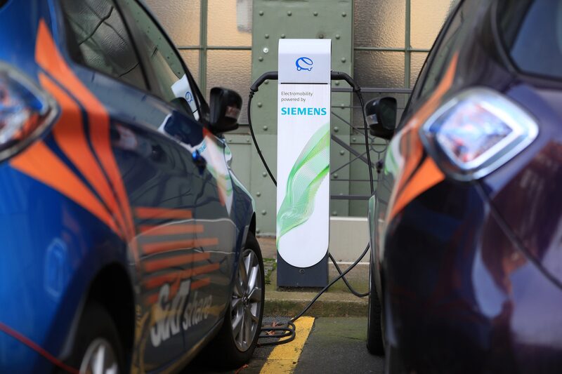 A Siemens vai estabelecer seu negócio de carregamento de carros elétricos e caminhões como uma unidade independente A Siemens vai estabelecer seu negócio de carregamento de carros elétricos e caminhões como uma unidade independente