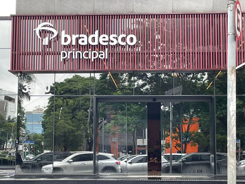 Unidade do Bradesco Principal, voltado para alta renda, na Avenida Faria Lima com JK Unidade do Bradesco Principal, voltado para alta renda, na Avenida Faria Lima com JK