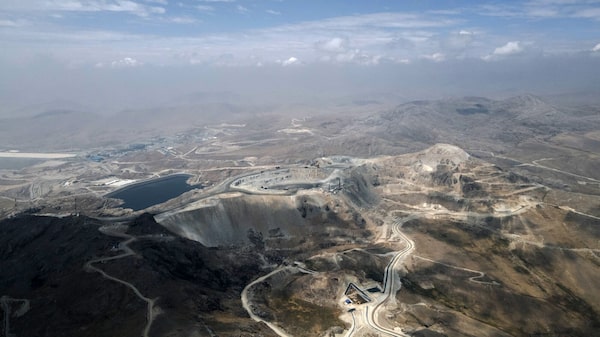 Proyecto en Perú para cortar concesiones mineras genera alarma en el sector Proyecto en Perú para cortar concesiones mineras genera alarma en el sector
