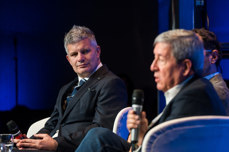 Andrea Previtali (Tenaris Cono Sur) y Oscar Sardi (TGS) en Energy Summit AmCham Andrea Previtali (Tenaris Cono Sur) y Oscar Sardi (TGS) en Energy Summit AmCham