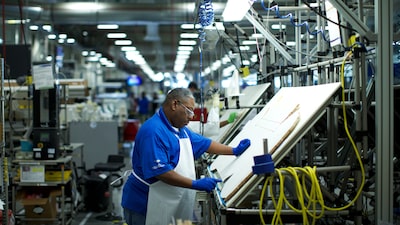 Precios al productor en EE.UU. suben 1,3% en septiembre, su mayor alza en más de cuatro años Precios al productor en EE.UU. suben 1,3% en septiembre, su mayor alza en más de cuatro años