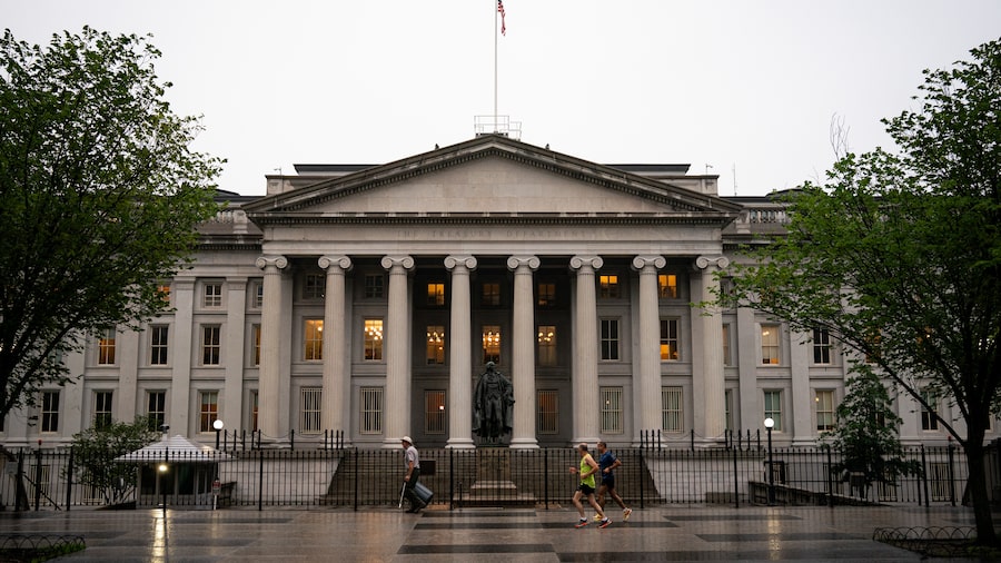 Como os Treasuries com rendimento a 5% ao ano podem impactar as ações dos EUA Como os Treasuries com rendimento a 5% ao ano podem impactar as ações dos EUA