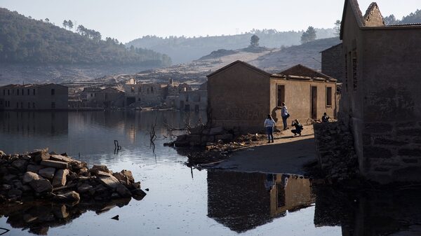 Revelaciones de la temperatura extrema: pueblos perdidos, ruinas y naufragios Revelaciones de la temperatura extrema: pueblos perdidos, ruinas y naufragios