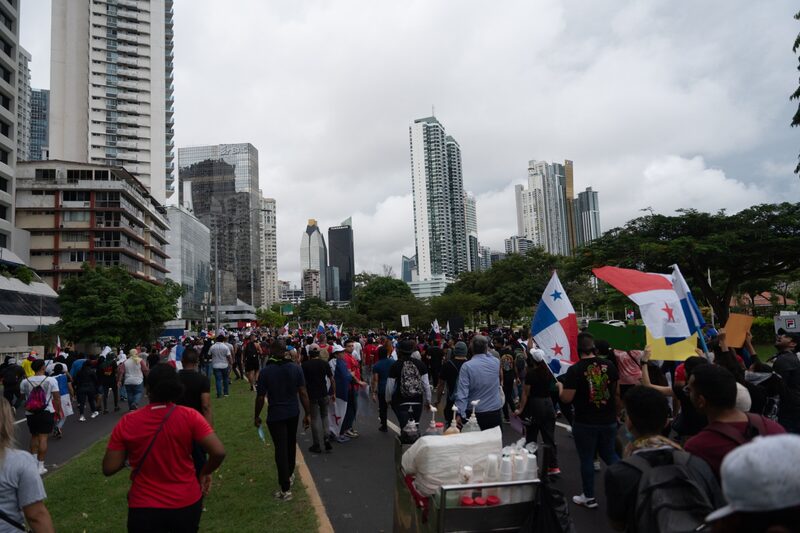 Manifestantes bloquean una carretera durante una protesta contra First Quantum Minerals Ltd. en Ciudad de Panamá, Panamá, el miércoles 25 de octubre de 2023. Fotógrafo: Walter Hurtado/Bloomberg Manifestantes bloquean una carretera durante una protesta contra First Quantum Minerals Ltd. en Ciudad de Panamá, Panamá, el miércoles 25 de octubre de 2023. Fotógrafo: Walter Hurtado/Bloomberg