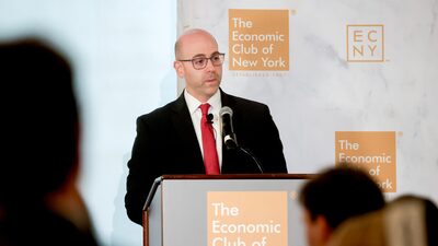 Novo diretor do Fed nomeado por Trump defende mais agilidade em cortes de juros Novo diretor do Fed nomeado por Trump defende mais agilidade em cortes de juros