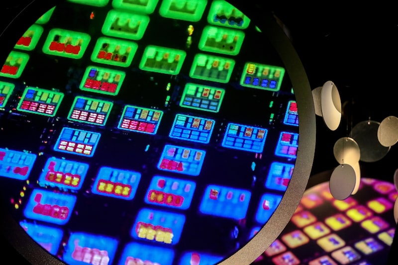 Una imagen de una oblea de semiconductor en el museo de TSMC en Hsinchu, Taiwán. Fotógrafo: I-Hwa Cheng/Bloomberg Una imagen de una oblea de semiconductor en el museo de TSMC en Hsinchu, Taiwán. Fotógrafo: I-Hwa Cheng/Bloomberg