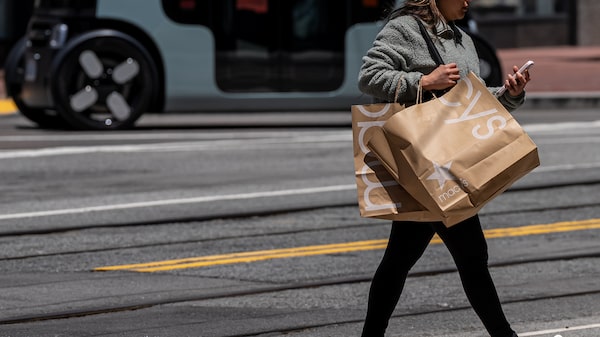 Ventas minoristas de EE.UU. caen en julio a su nivel más bajo en más de un año Ventas minoristas de EE.UU. caen en julio a su nivel más bajo en más de un año
